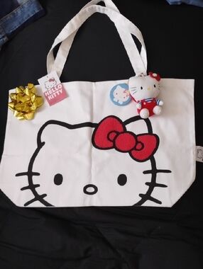 Hello Kitty White XL Tote Bag /w Redfuzzy Bow and Black Outline &Mini Hk Charm🆕